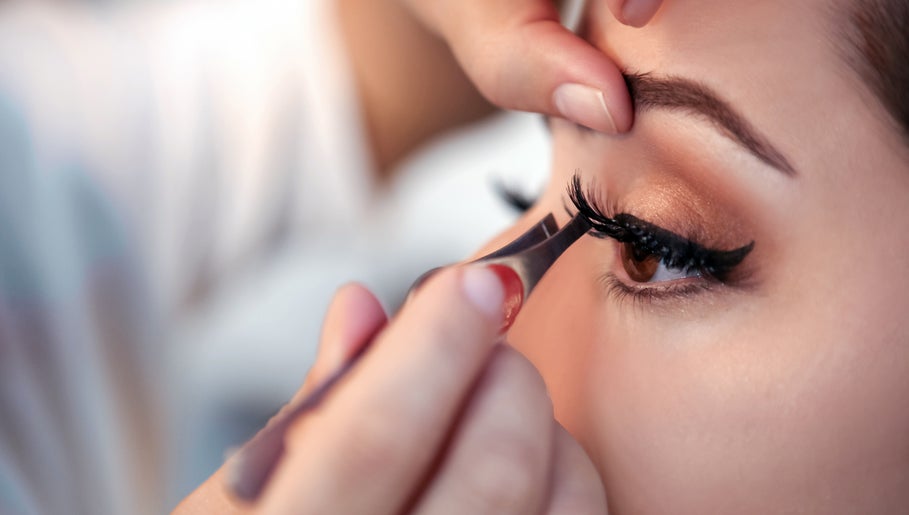 Nesilash & Beauty - Eye Lash Extensions