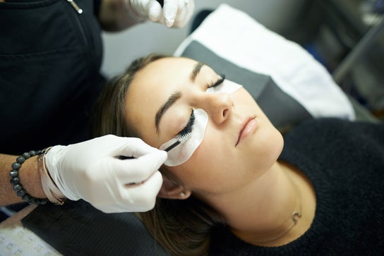 Foto de Cejas y pestañas para Thaís Dias Beauty | Design de Sobrancelhas Micropigmentação de Sobrancelhas Lash Lifting Depilação Facial