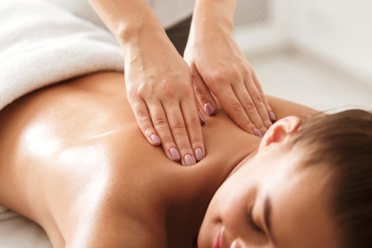 Massage image for Massagem e Estética (Espaço XINQI) - Centro estético, Massagem terapêutica, Shiatsu, Quiromassagem, Limpeza de Pele.