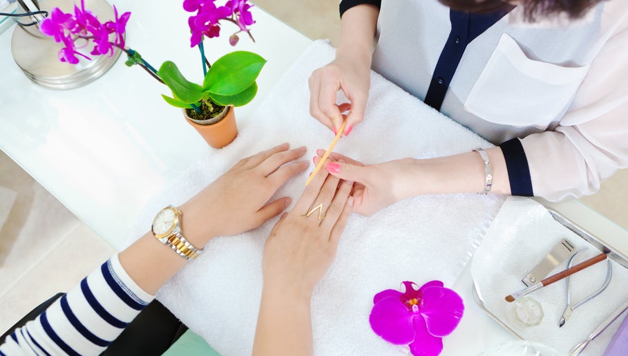 London beauty bar Nails and more