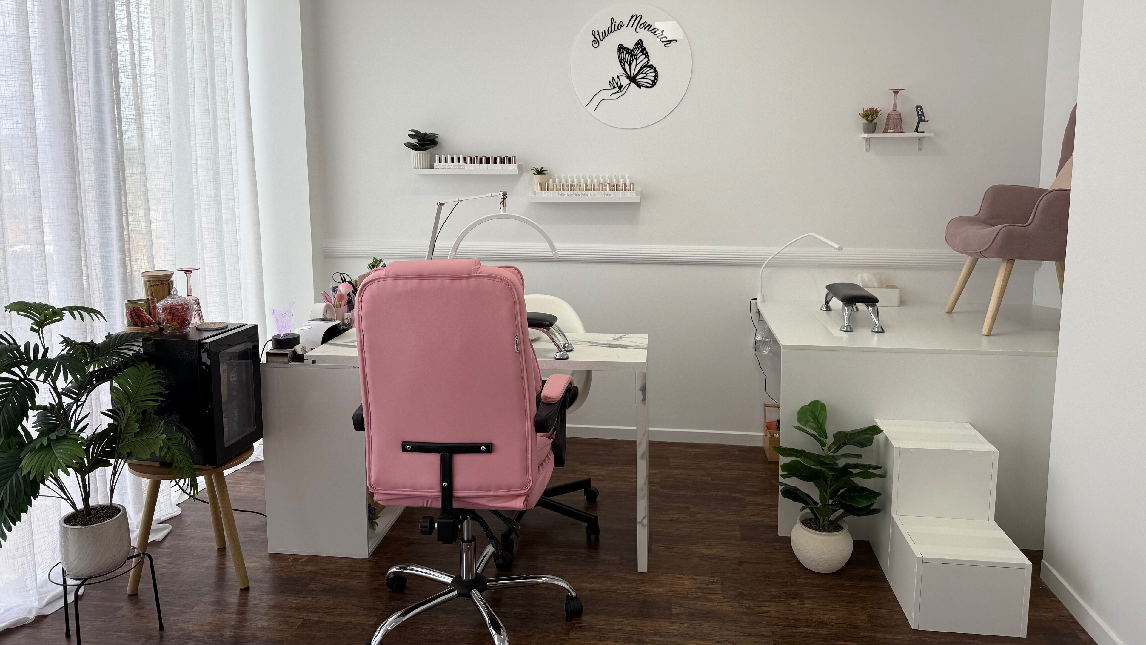 Chic interior of Studio Monarch by Leia Ebert, Bundall, Queensland, AU. Modern, welcoming beauty space.