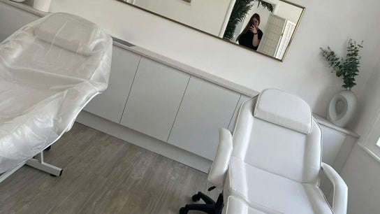 The Lash Lounge