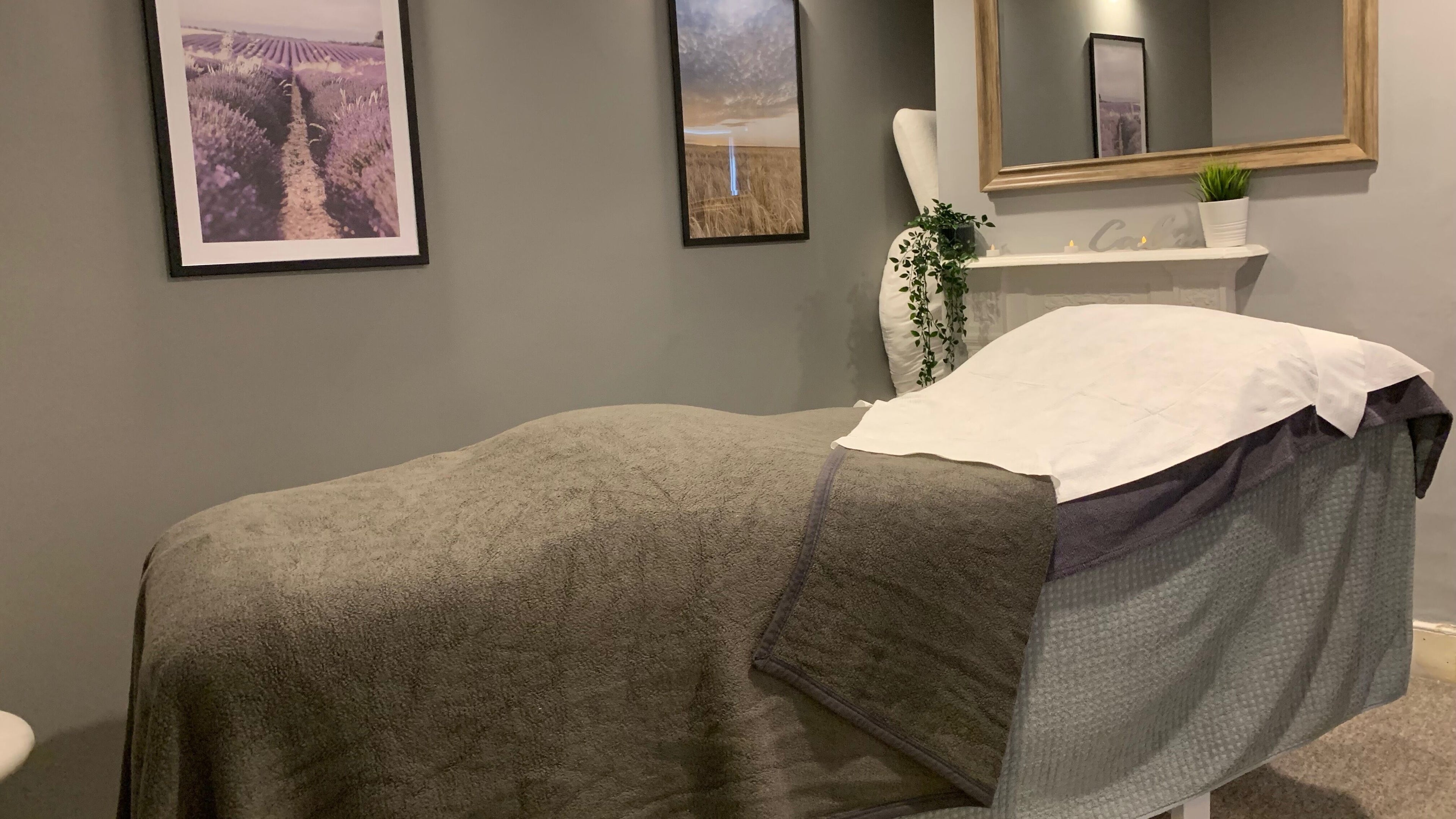 Relaxing spa treatment room at Belle Chic Health and Beauty in Hungerford, England, GB, featuring soothing decor.