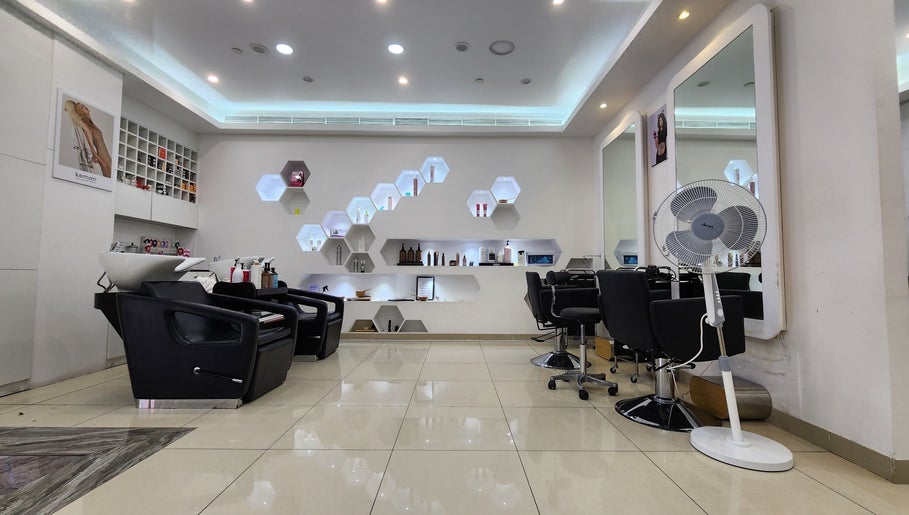 Imagen 1 de Cut and Colours Beauty Center