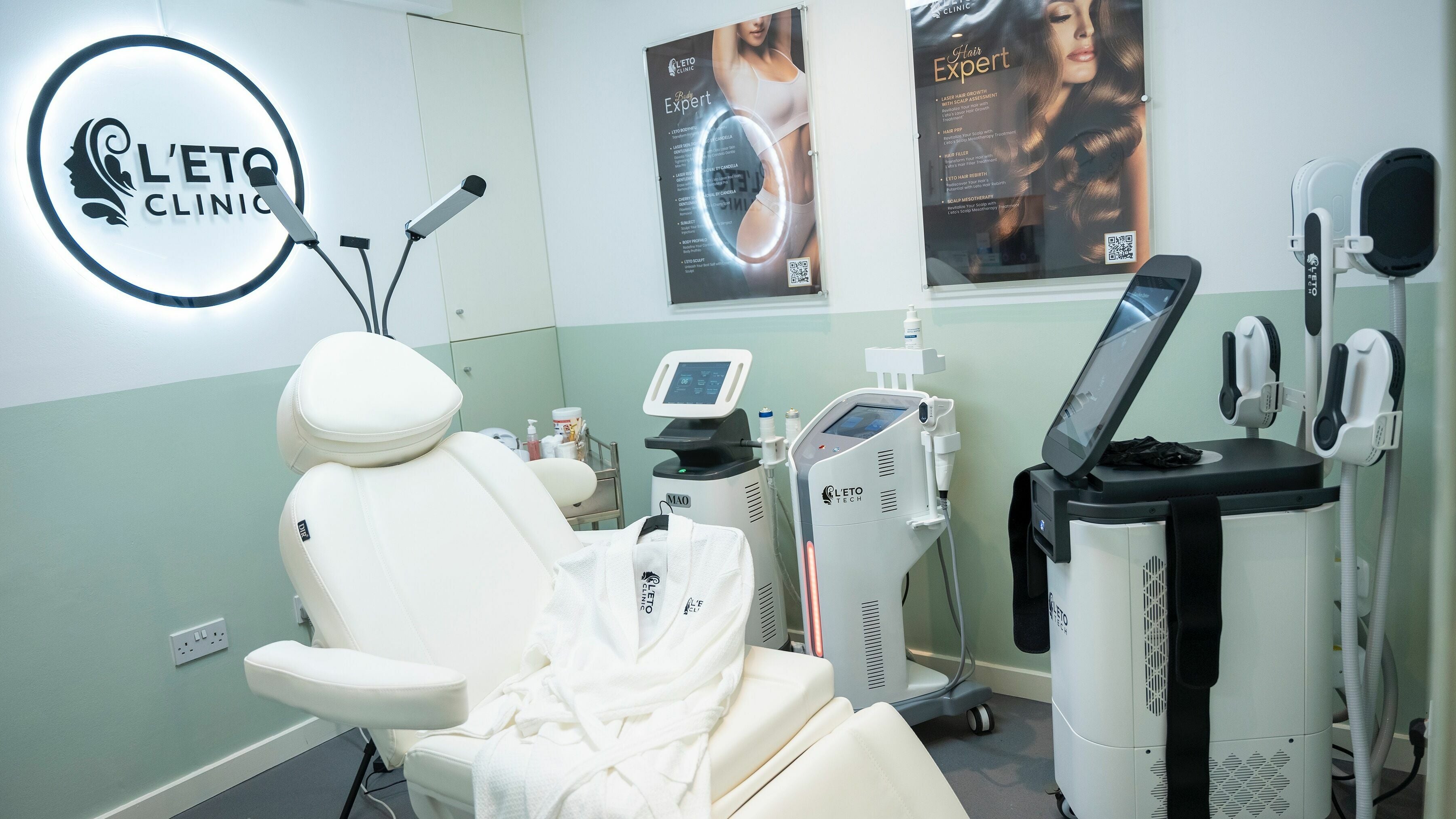 Modern treatment room at L’eto Clinic, London, England, GB, featuring advanced beauty equipment.