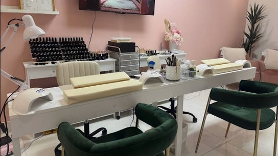 Bisou Nail & Eyelash Atelier