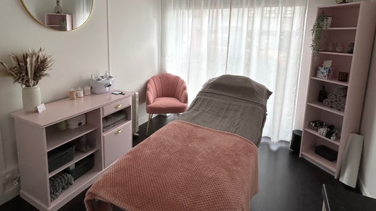 Mi Waxing and Beauty