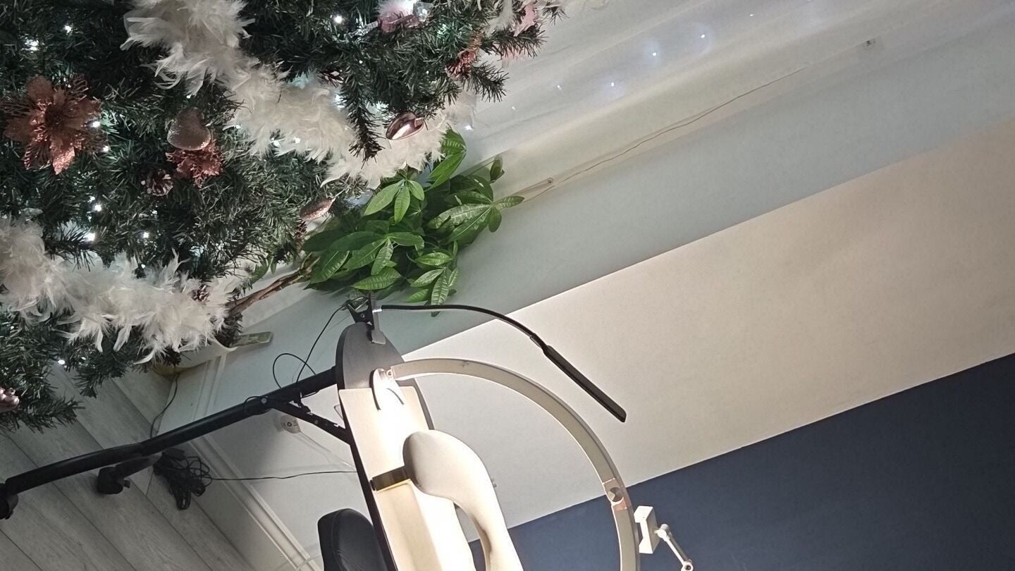Cozy festive corner at Siân Jones Mobile Beauty, Cork, IE with a decorated Christmas tree and salon chair.