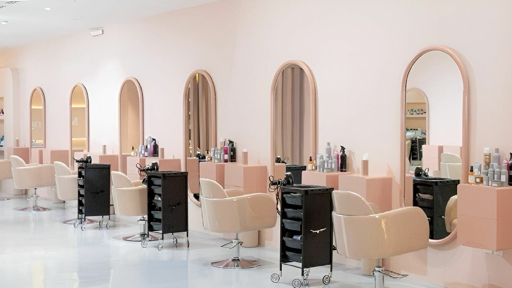 Modern salon chairs and mirrors inside Mend Salon, located in Riyadh, Riyadh Province, SA.