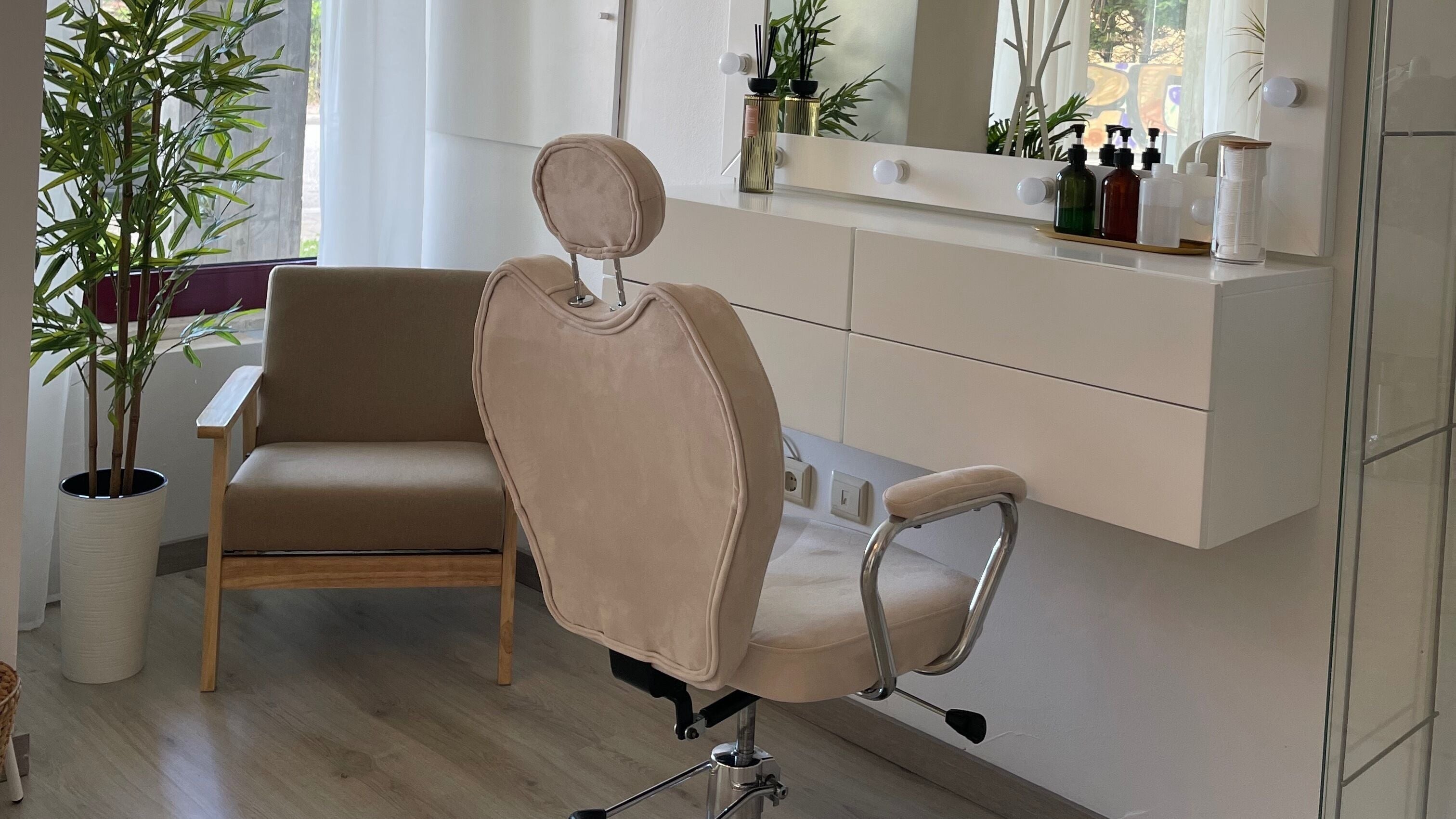 Cadeira de beleza elegante na Bella Nails and Beauty em Senhora Da Hora, Porto, PT.