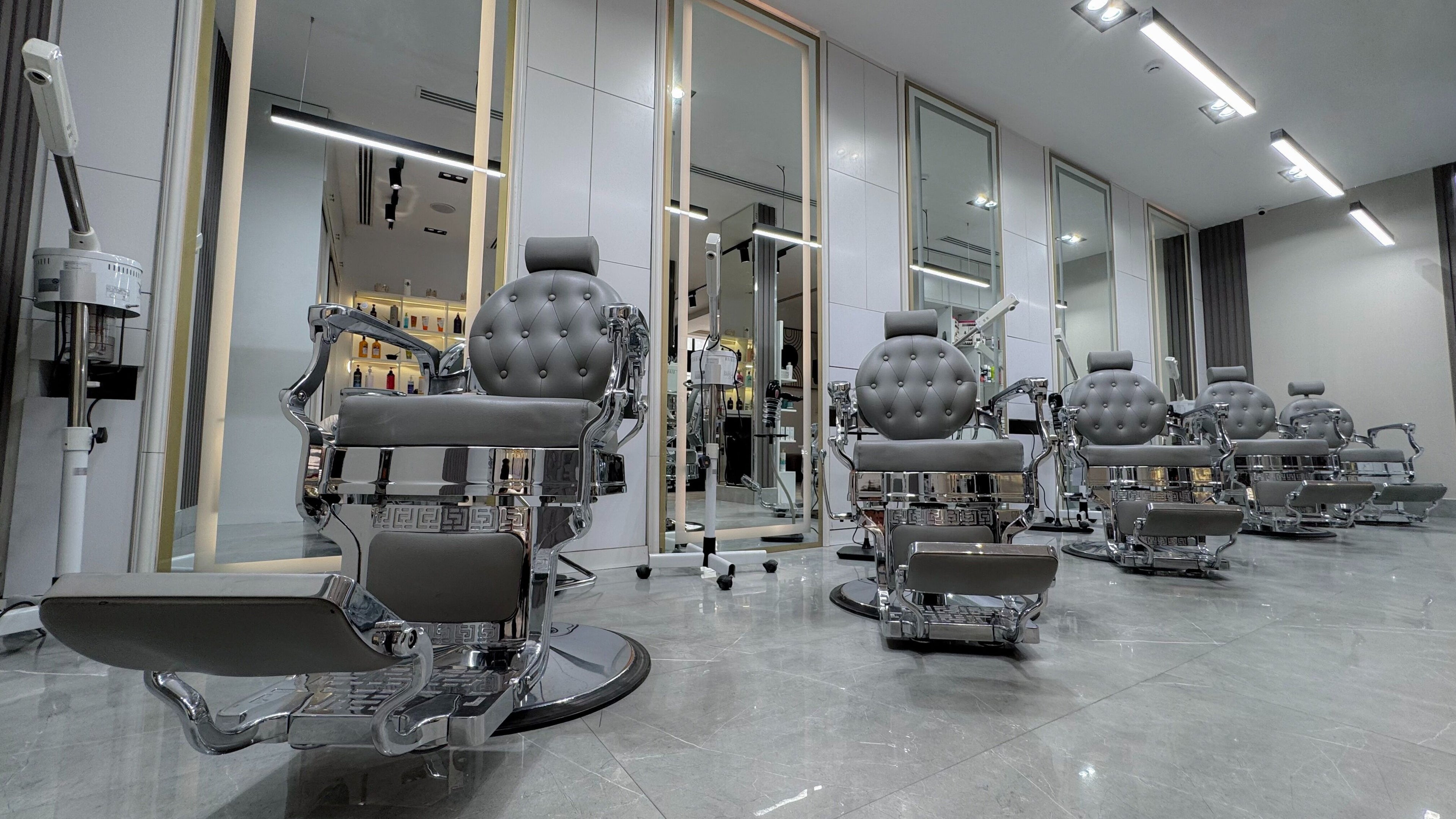 كراسي فاخرة في صالون رعاية الرجل | Man's Care Salon بالرياض, منطقة الرياض, SA.