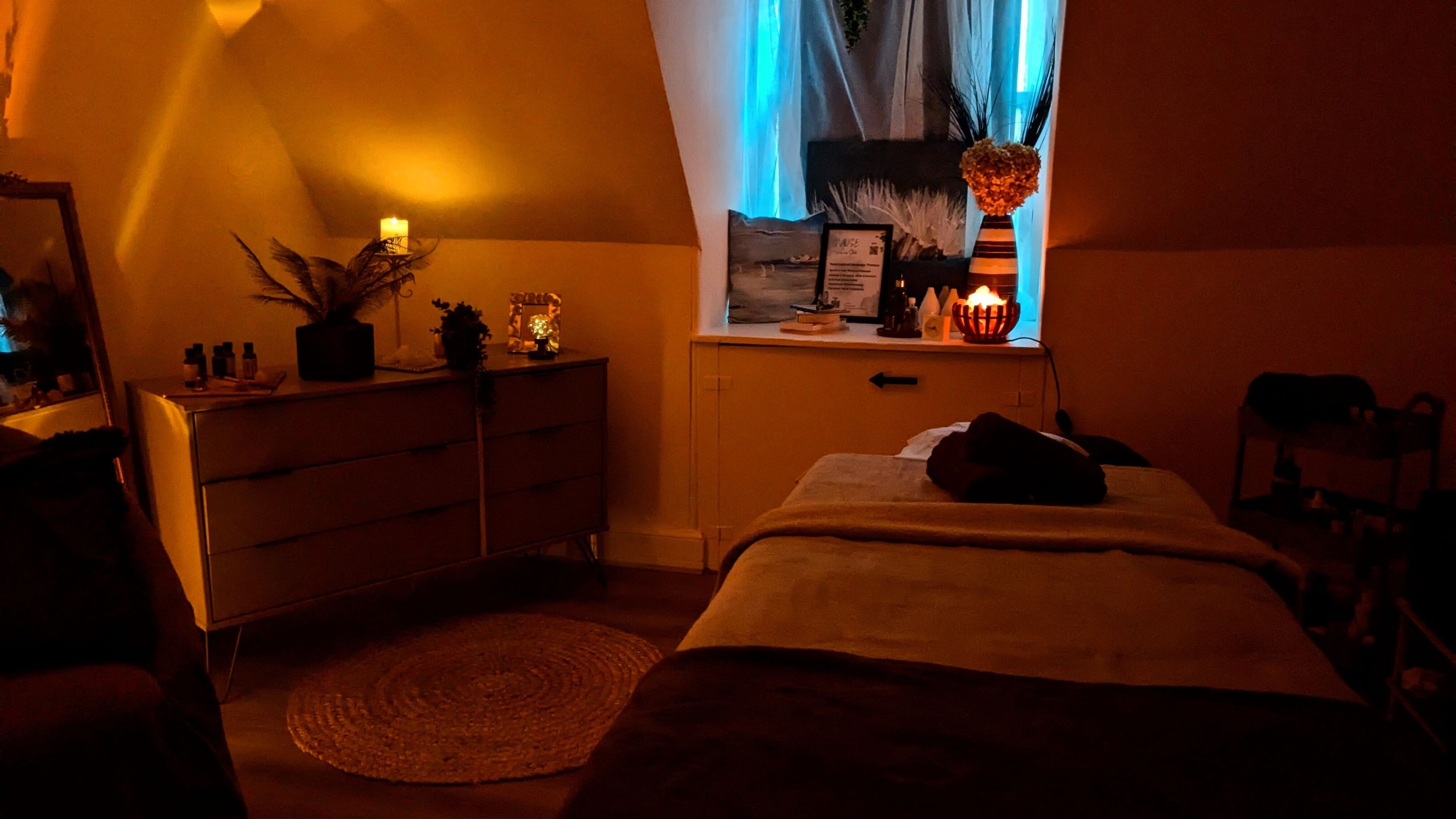 Cozy massage room at Pause Wellness Studio in Glasgow, Scotland, GB with warm lighting and relaxing atmosphere.