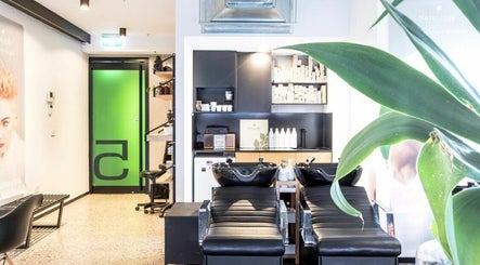 Jorge Viota Hairdressing and Barbers изображение 2