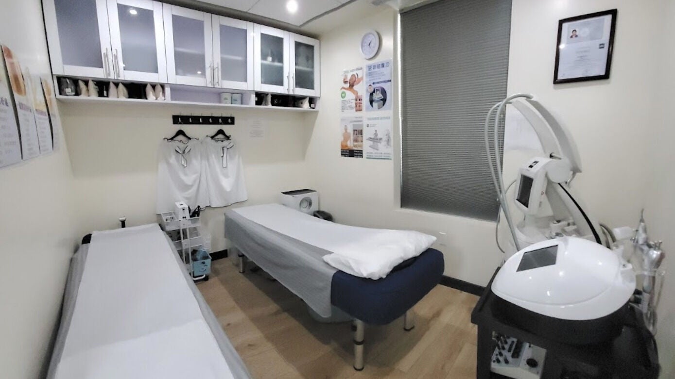 A calming treatment room at Healthkey Group Wellington & Medspa - Flushing in New York, US, equipped for spa services.