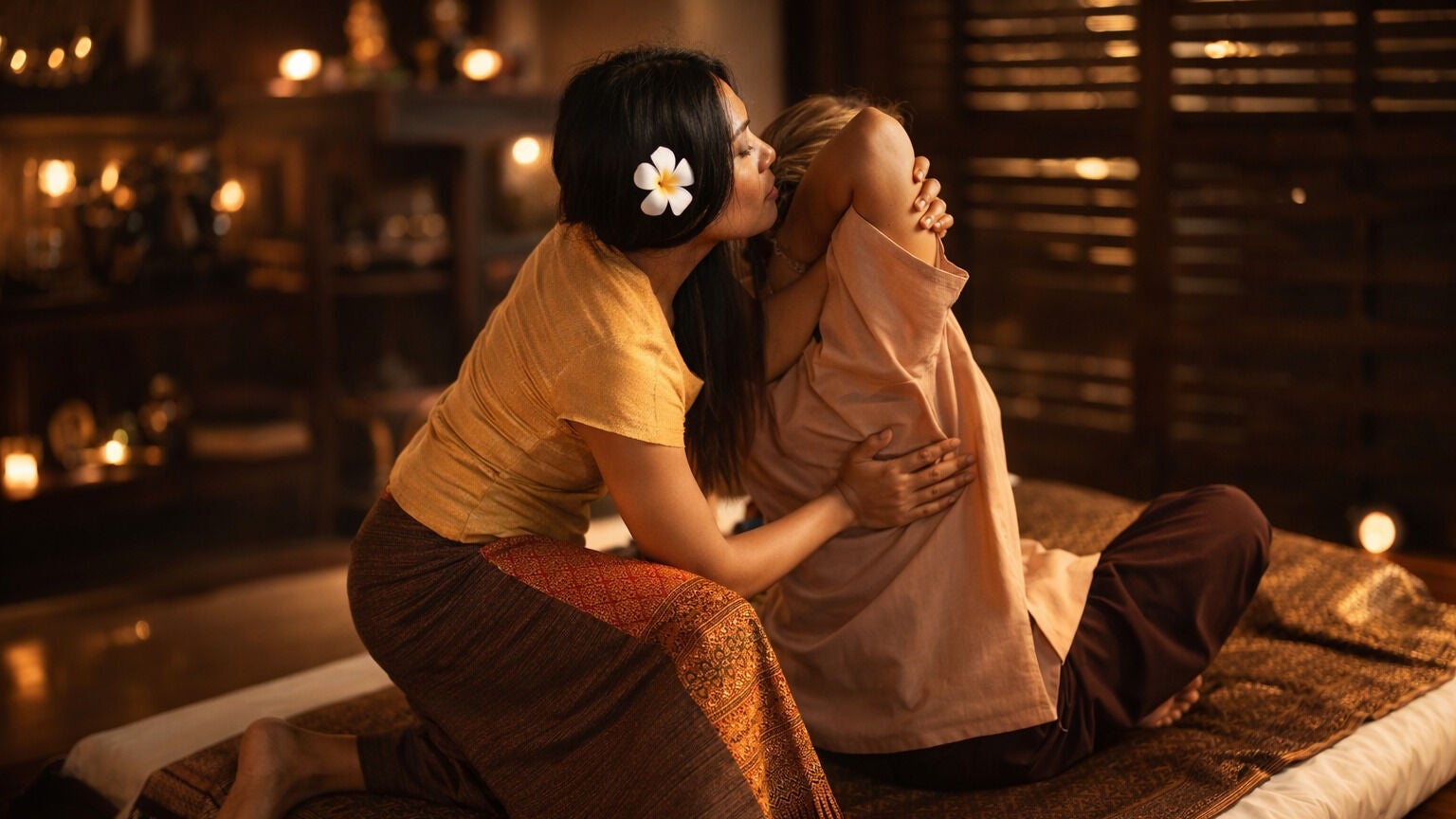 Therapist performing Thai massage at Ruan Nuod Thai - Thai Massage Athens, located in Athens, GR.