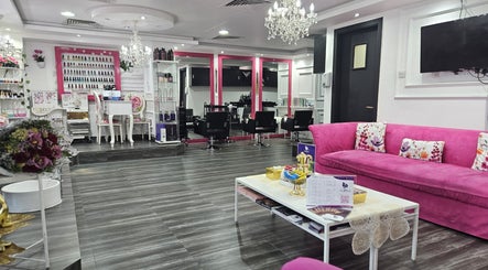 Alora Beauty Center