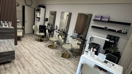Kelly’s Hair & Beauty