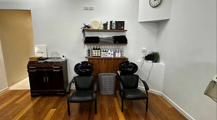 Image de Taking Care of Business Hairdressing 3