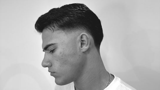 Lucas Cruz Barber