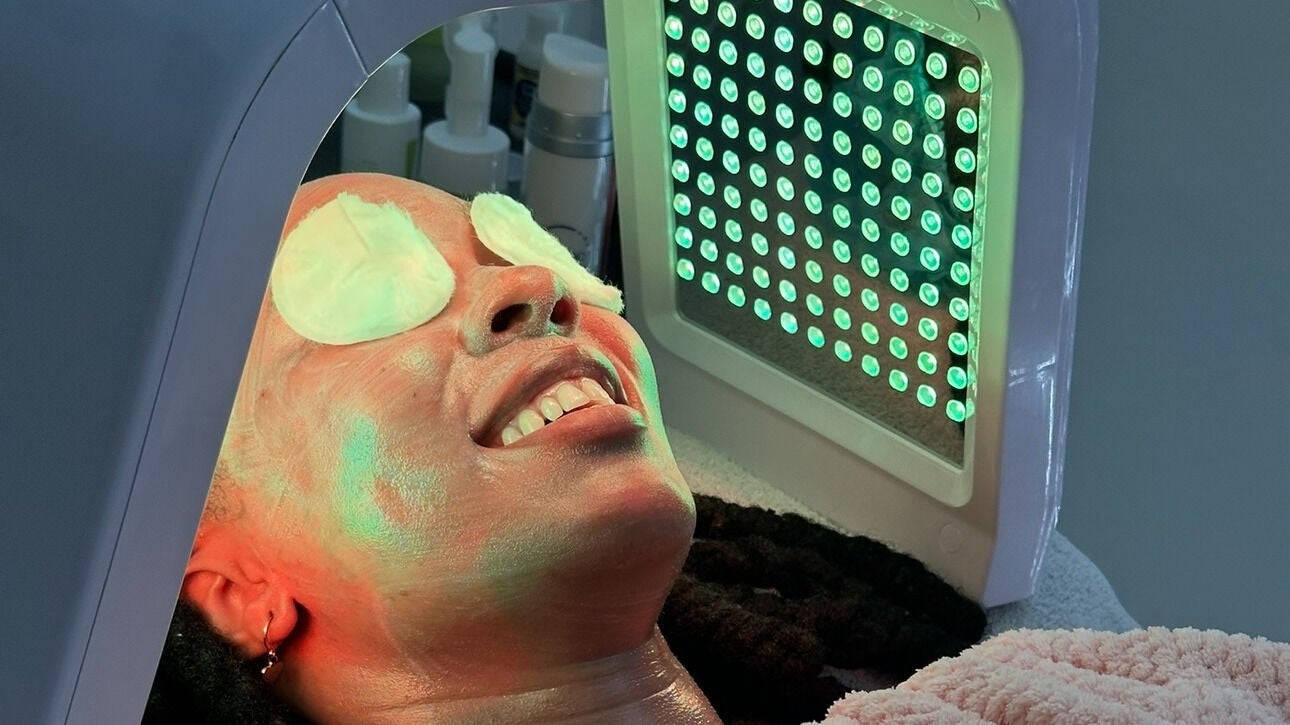 Facial LED therapy experience at Skin Cura Aesthetics, Pretoria, faerie Glen old farm road, Gauteng, ZA.