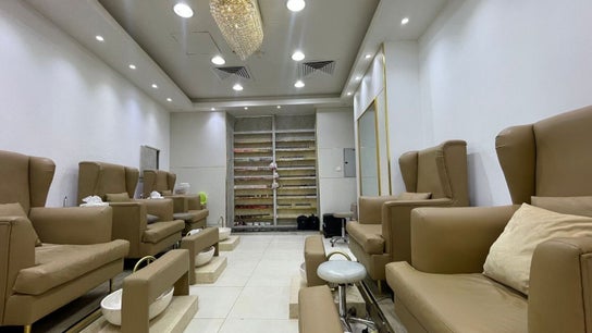 Jar Al Qamar Ladies Salon