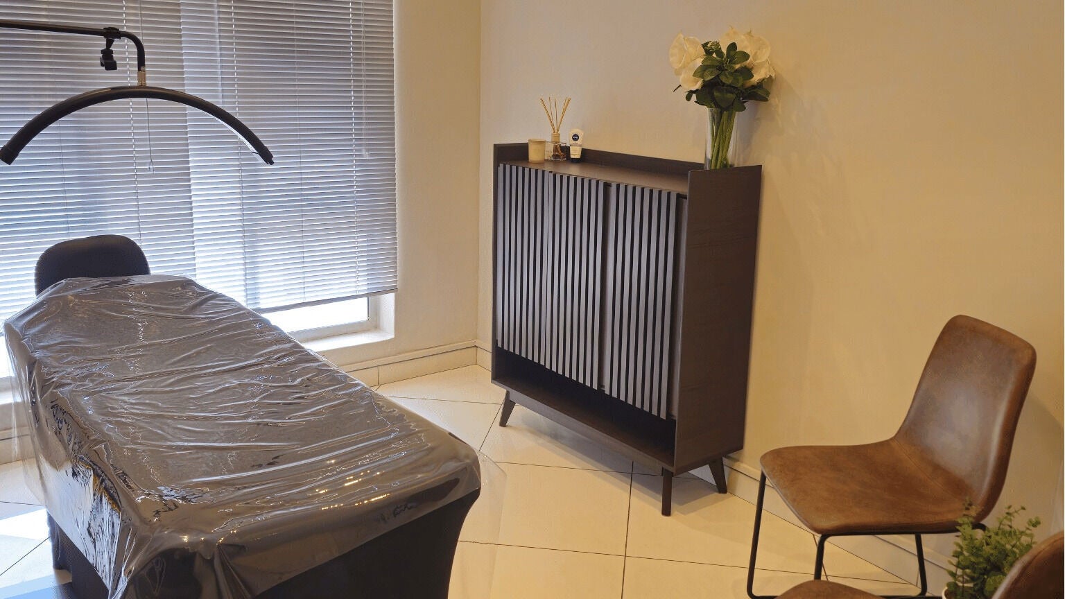 Elegant treatment room at Refined Artistry in Centurion, Gauteng, ZA, featuring a modern design.