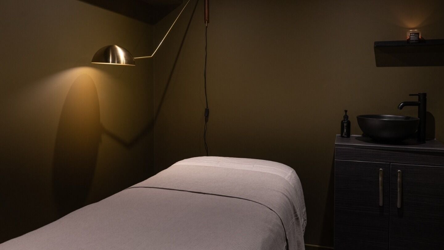 Tranquil treatment room at Still London in London, England, GB with warm lighting and modern decor.