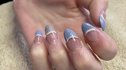 Image de Creative Nails and Beauty 3