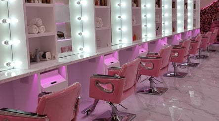 Mrs Cutting Edge Ladies Salon - Silicon Central Mall DSO