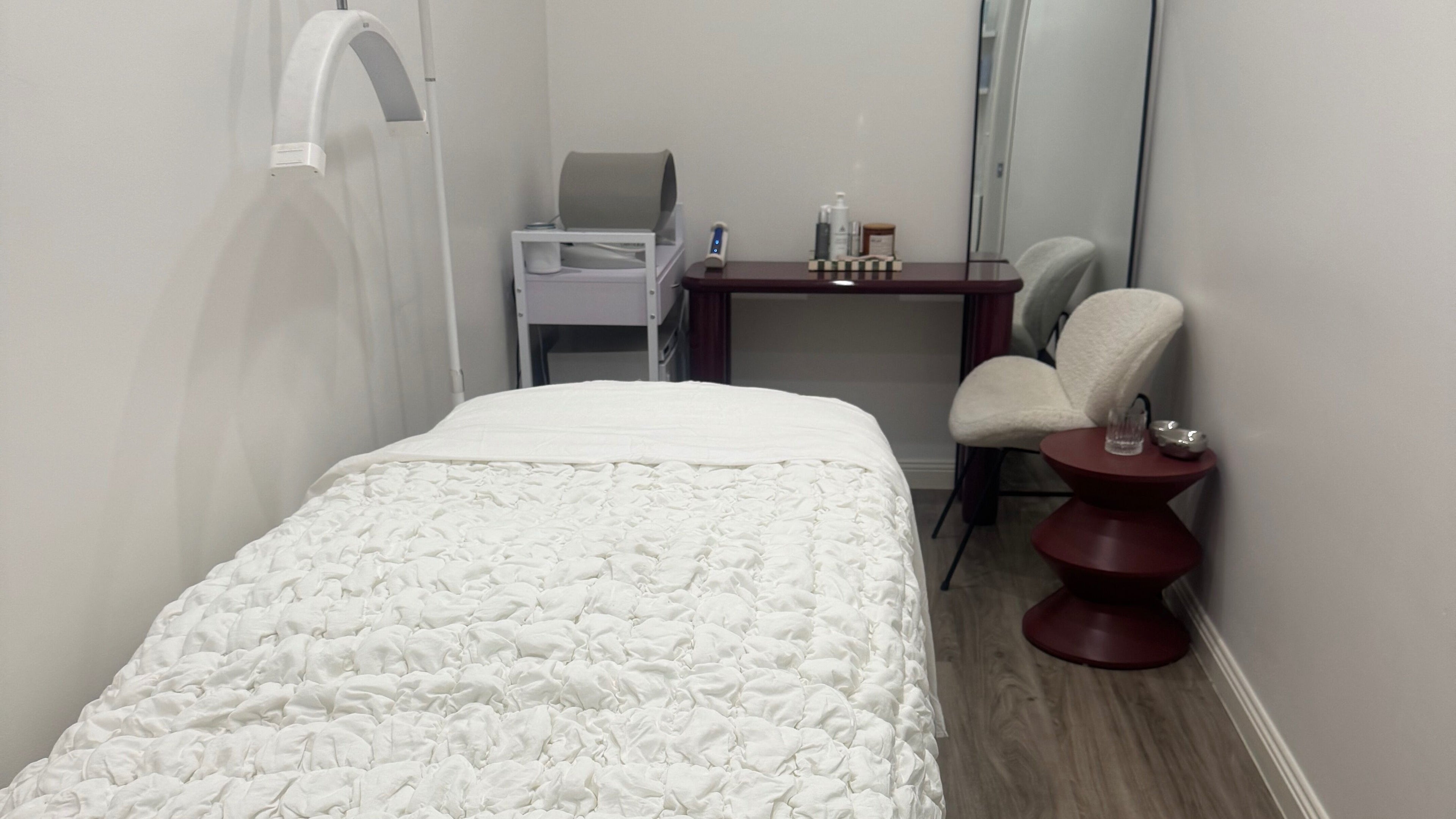 Tranquil treatment room at That Glow in Melbourne, Victoria, AU with a plush massage bed and calming decor.