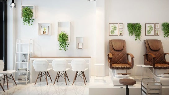 Pearl Nail Bar College (534 College St)