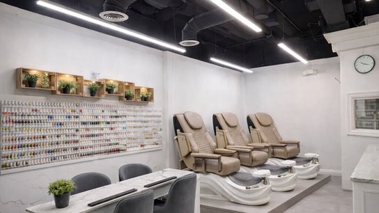 Pearl Nail Bar Dundas (96 Dundas St E)