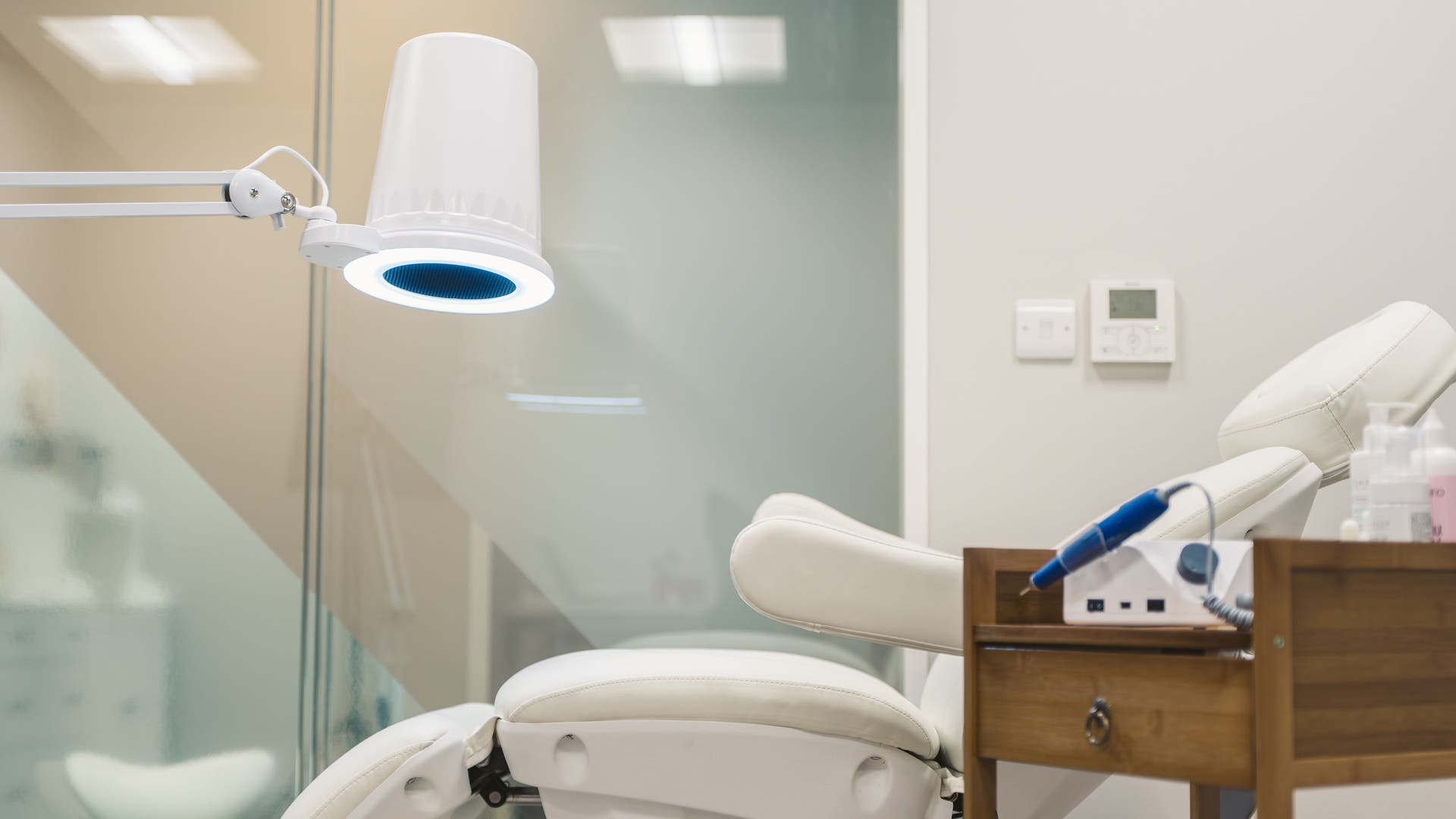 Luxurious manicure station at Nails Murr Luxe - Manicure Salon in Canary Wharf, London, England, GB.