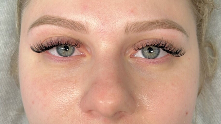 Close-up of eyelash extensions at Lash Radiance, Melbourne, Victoria, AU, showcasing exquisite craftsmanship.
