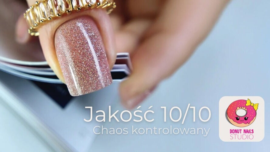 Lśniący manicure w Donut Nails Studio, Mysłowice, Województwo Śląskie, PL. Perfekcja i styl.
