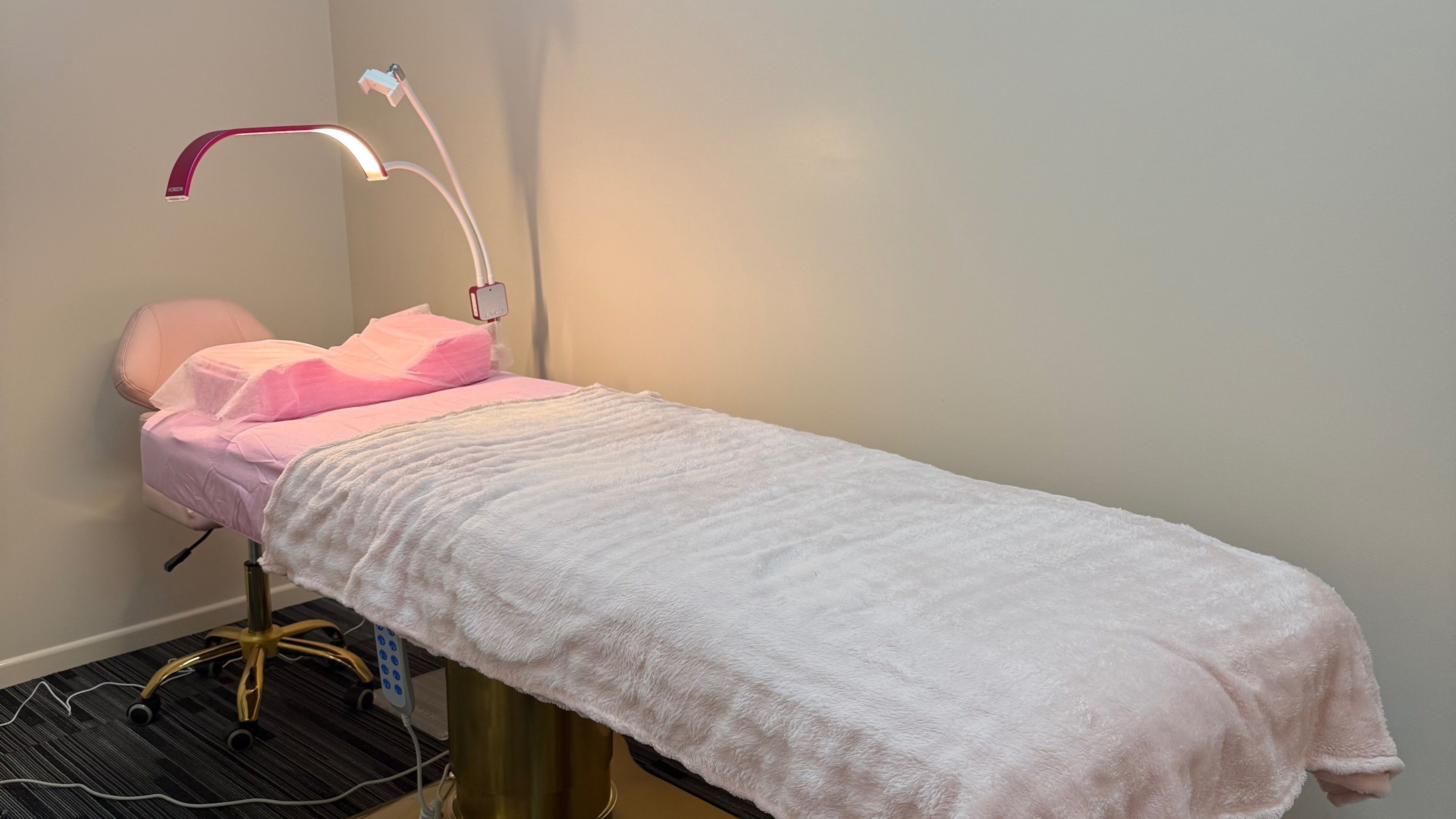 Treatment bed at Fancy Lashes TSV, Aitkenvale, Queensland, AU, featuring soft pink sheets and elegant lighting.