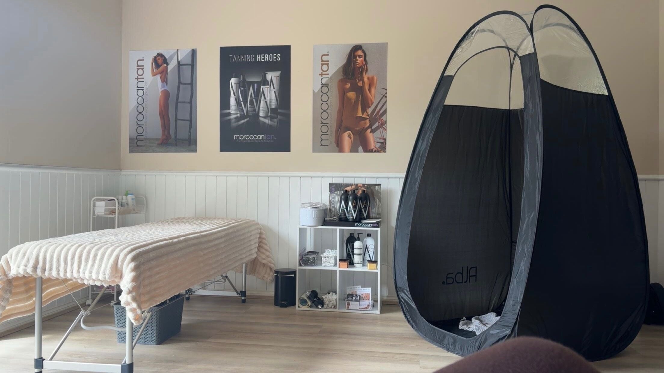 Sprayedbyizz tanning room with tanning tent and bed, Narre Warren South, Victoria, AU.