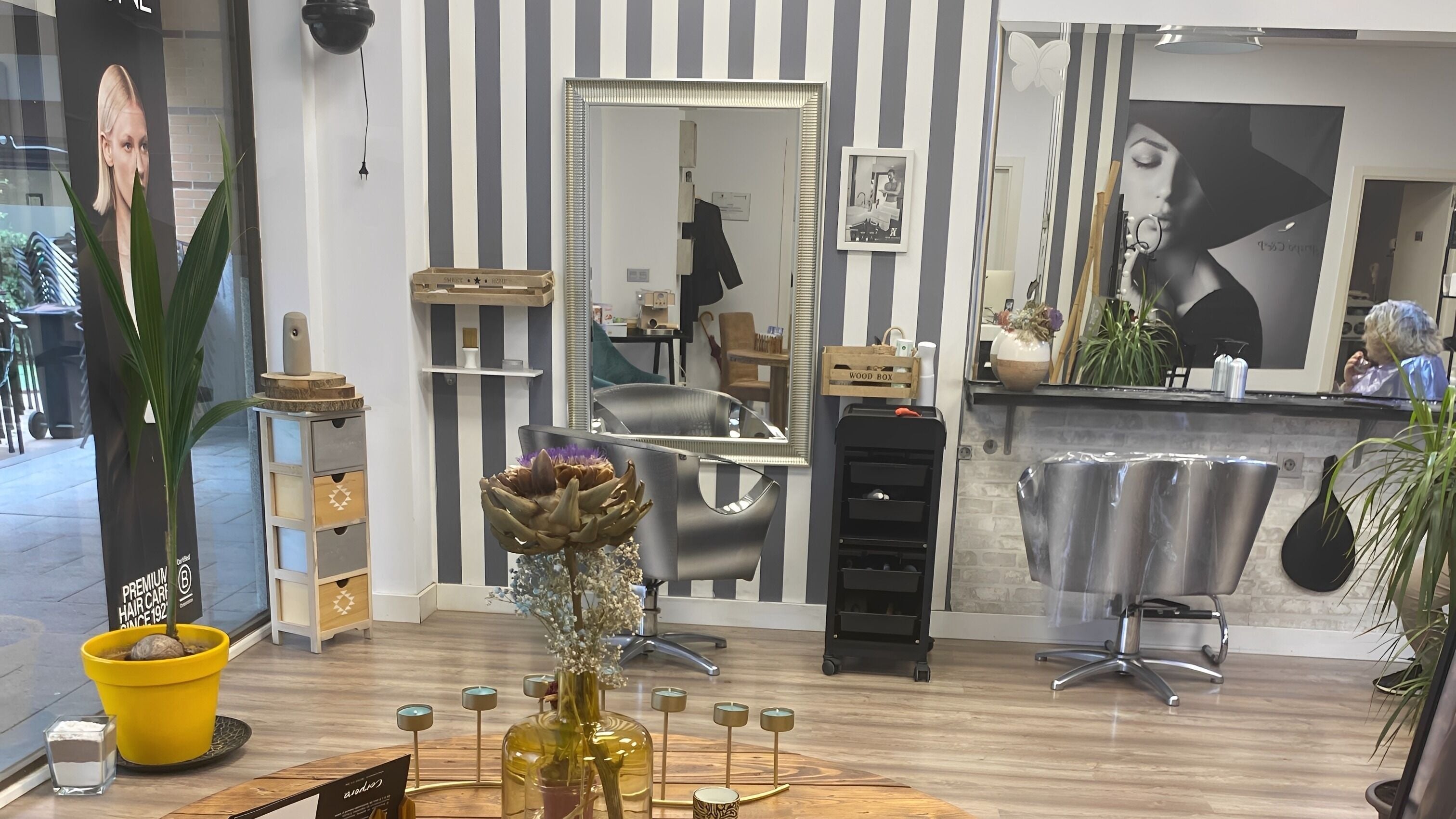 Interior chic de Peluquería y Estética Grupo C&P en Rivas-vaciamadrid, Comunidad De Madrid, ES.