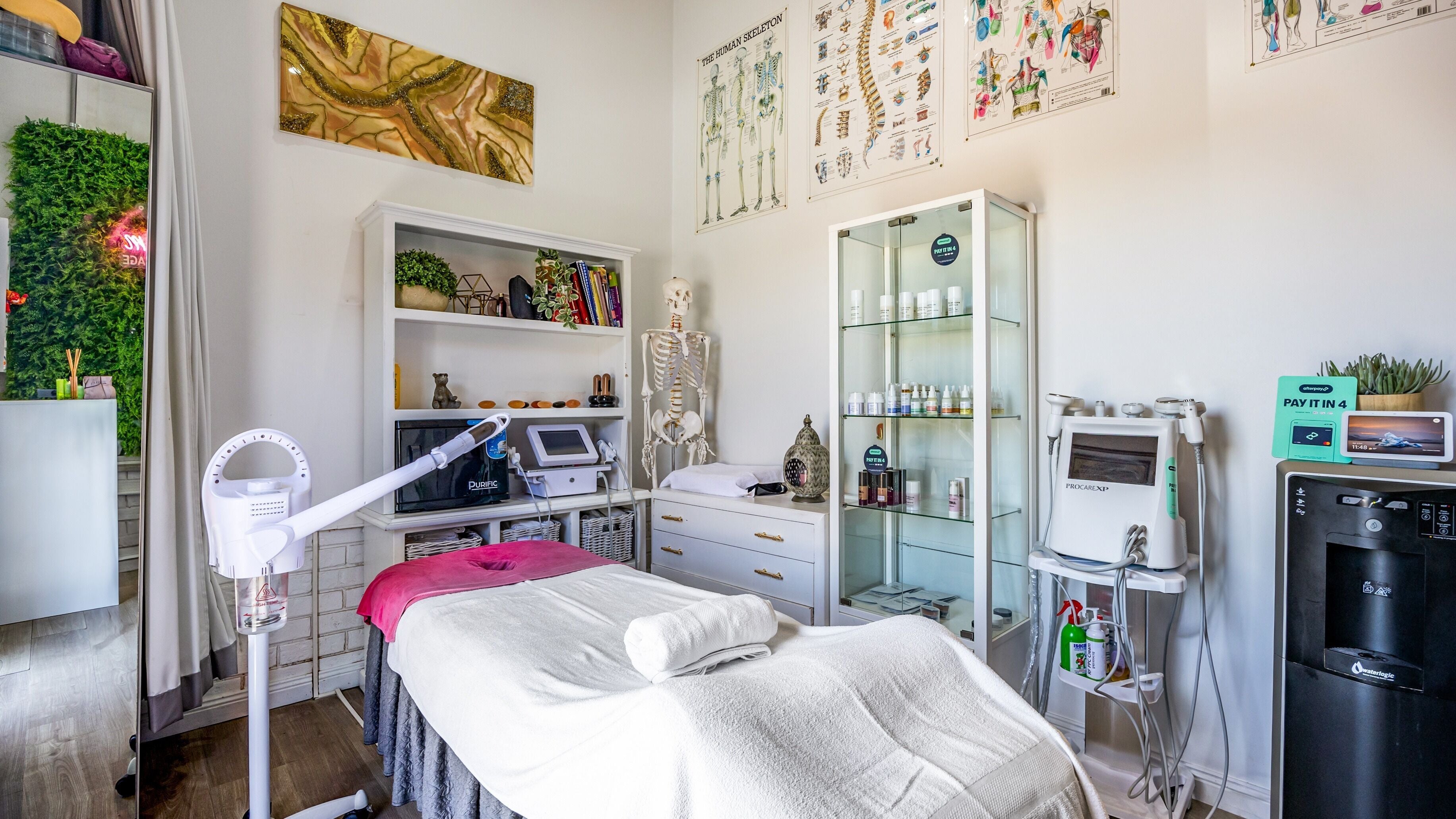 Tranquil therapy room at Blossom Remedial Therapist, Melbourne, Victoria, AU. Modern equipment and soothing decor.
