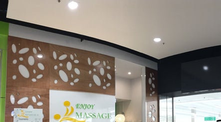 Enjoy Massage at Queensgate