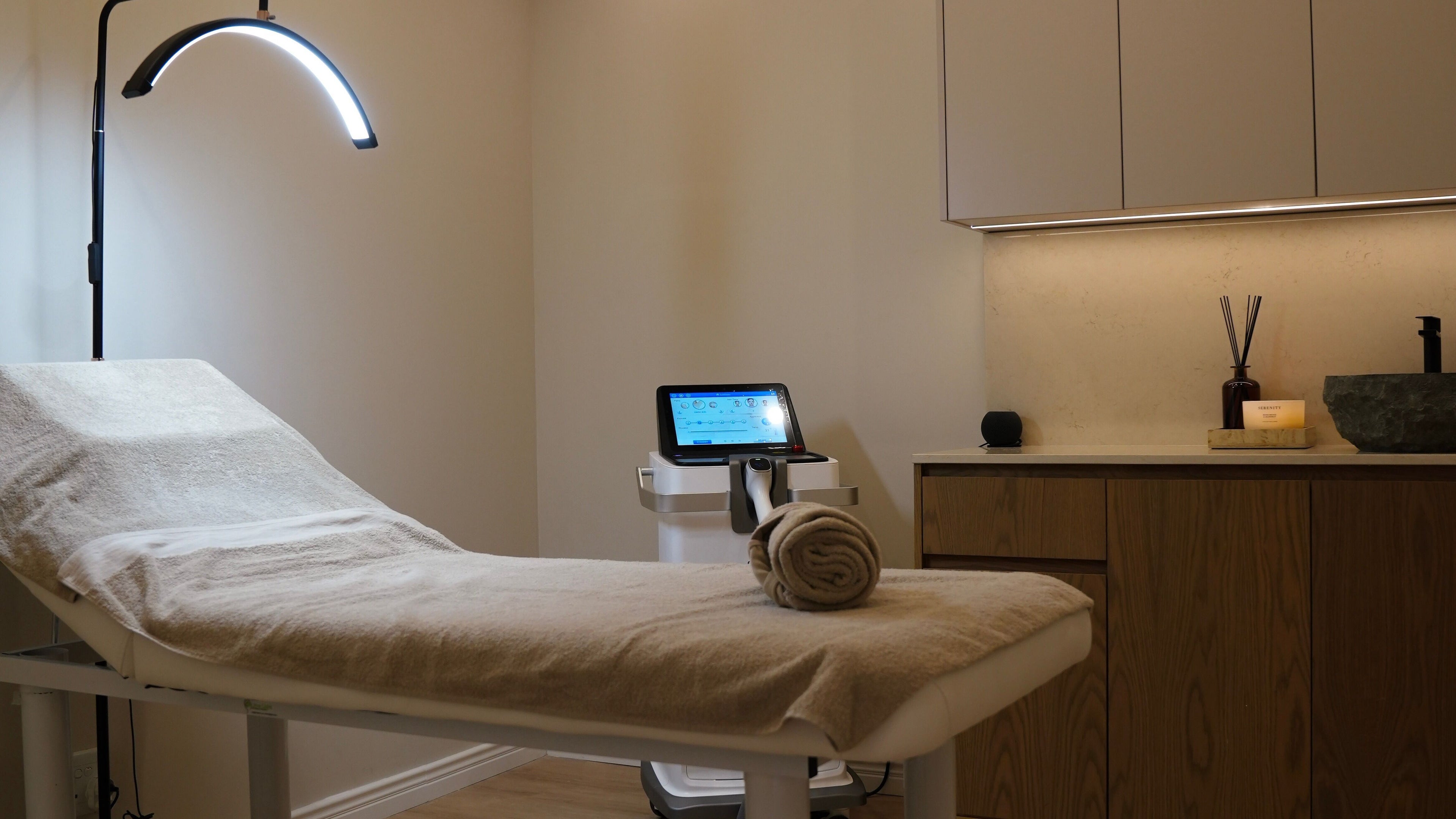 Elegant treatment room at Louvexa Laser & Aesthetics in Pretoria, Gauteng, ZA with state-of-the-art equipment.