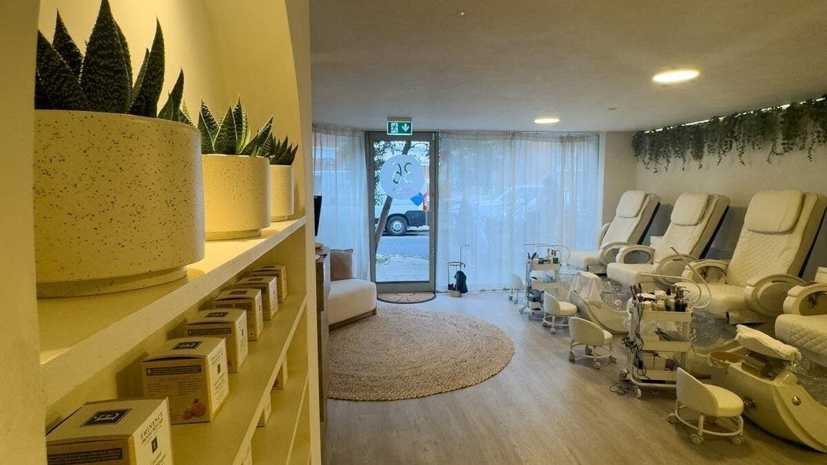 Inviting beauty room at Brazilian Soul Beauty in London, England, GB with elegant seating and decor.