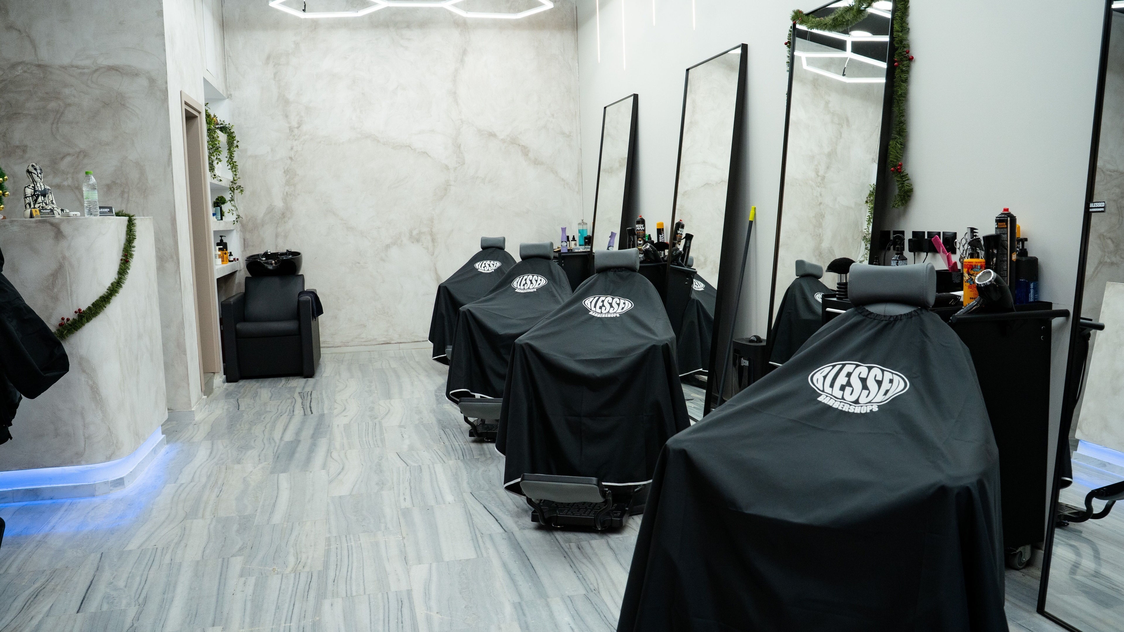 Modern εσωτερικό στο Blessed Barbershop Thermopilon 1 Palaio Faliro, Παλαιό Φάληρο, Ελλάδα , GR.
