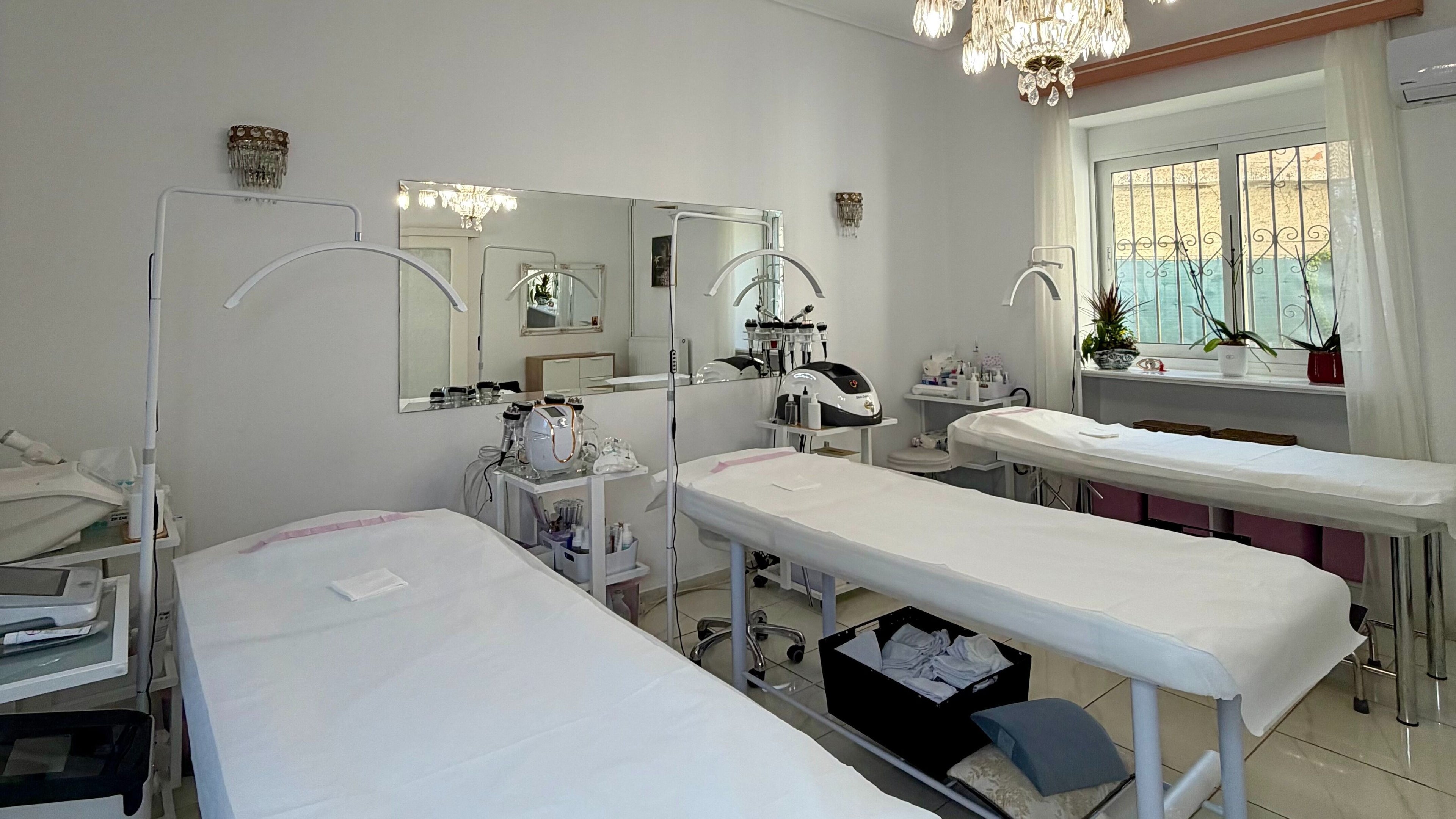 Luxurious treatment room at Beauty By Kouki, Νέα Φιλαδέλφεια Αττικής, GR, featuring elegant decor.