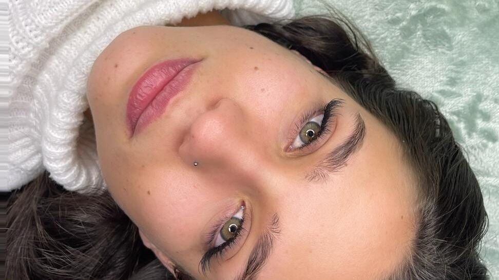 Cliente en Natalia Beauty&Spa con tratamiento facial en València, Comunidad Valenciana, ES.