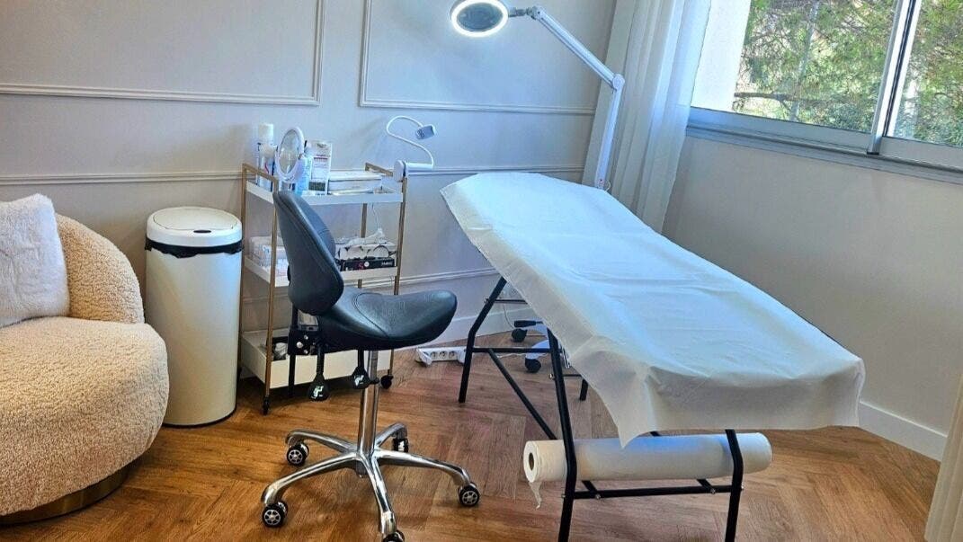 Salle de soins moderne à Camille.D - Esthetique, Antibes, Provence-alpes-côte D'azur, FR.