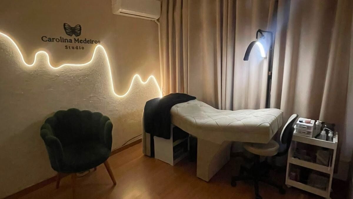 Sala de tratamento aconchegante na Praia Grande - Jordana Minutella, São Paulo, São Paulo, BR.