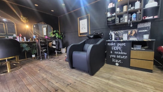 Hair Lounge By Dee