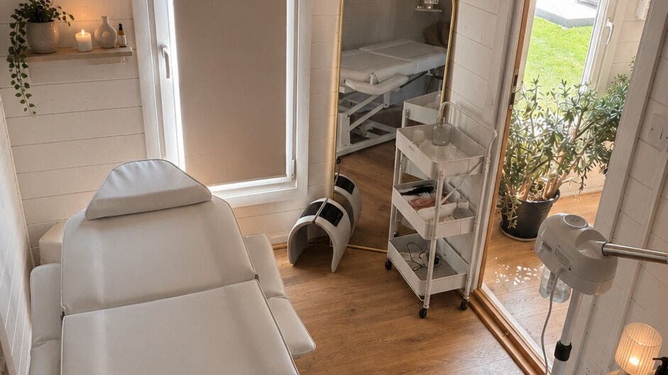 Relaxing treatment room at Glamoured by Amelia Rose, Upminster, England, GB with spa bed and calming decor.