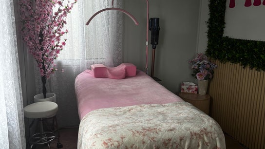 PINK SERENITY NAIL BAR